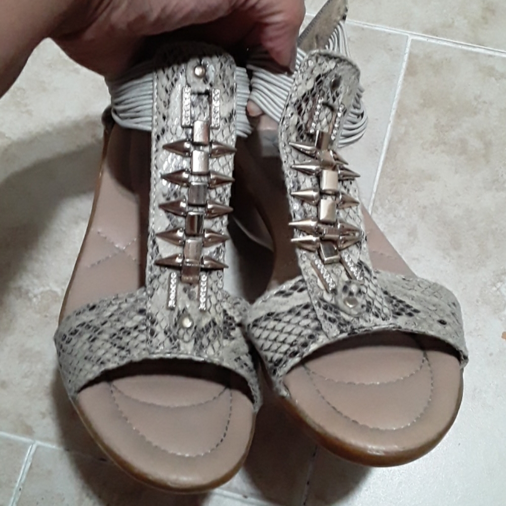 Shoes - Picture 2 of 3